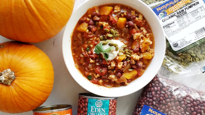 Easy Vegan Pumpkin Bean Chili Recipe